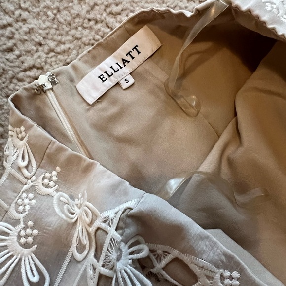 Elliatt Cream Lace Pencil Skirt - Picture 6 of 7